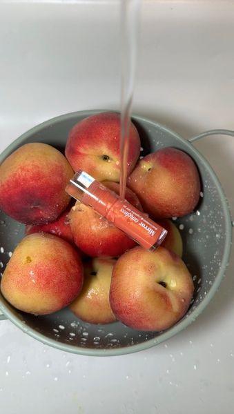 Сонцезахисний блиск для губ Mirror Sungloss Sparkling Bellini SPF 20+ PA++ Hugs 5,5 ml 0209 фото
