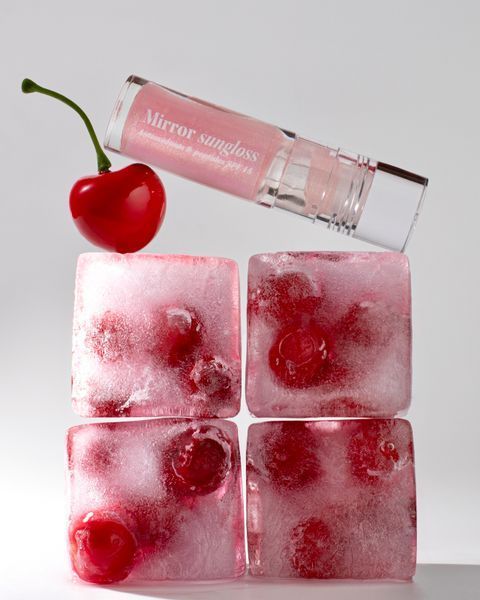 Сонцезахисний блиск для губ Mirror Sungloss Antioxidants & Peptides Heated Cherry SPF 20+ PA++ Hugs 5.5 ml 0207 фото